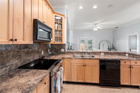 House in Tampa, Florida 3 bedrooms, 150.04 sq.m. № 1740168 - photo 9