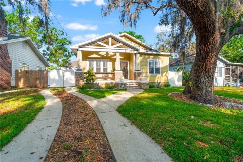 House in Tampa, Florida 3 bedrooms, 150.04 sq.m. № 1740168 - photo 1