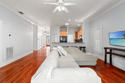 House in Tampa, Florida 3 bedrooms, 150.04 sq.m. № 1740168 - photo 13