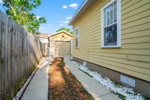 House in Tampa, Florida 3 bedrooms, 150.04 sq.m. № 1740168 - photo 22