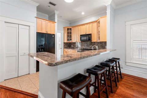 House in Tampa, Florida 3 bedrooms, 150.04 sq.m. № 1740168 - photo 10