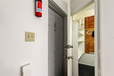 Propiedad comercial en alquiler en Holiday, Florida, 60.01 m2 № 1903376 - foto 23