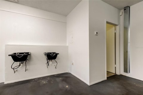 Commercial property in Holiday, Florida 60.01 sq.m. № 1903376 - photo 20