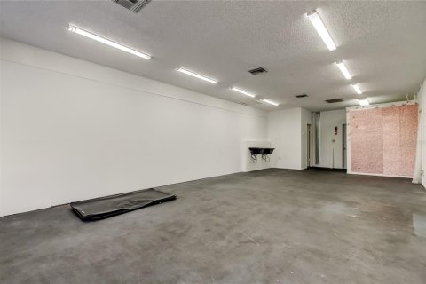 Propiedad comercial en alquiler en Holiday, Florida, 60.01 m2 № 1903376 - foto 16