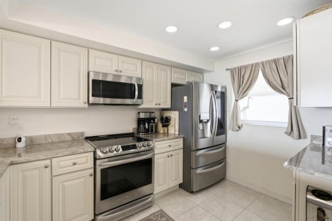 Condominio en venta en Jensen Beach, Florida, 2 dormitorios, 103.31 m2 № 2244614 - foto 6