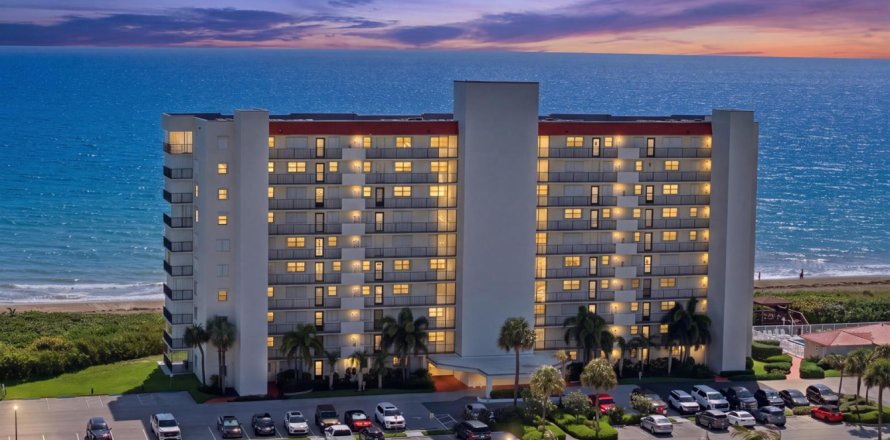 Condominio en Jensen Beach, Florida, 2 dormitorios  № 2244614
