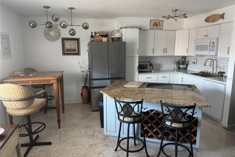 Condo in Venice, Florida, 2 bedrooms № 2142851 - photo 3
