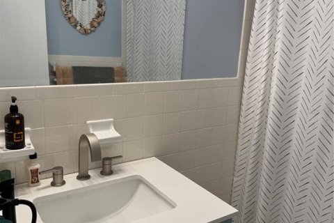 Condo in Venice, Florida, 2 bedrooms № 2142851 - photo 8