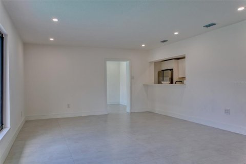House in Saint Petersburg, Florida 3 bedrooms, 167.41 sq.m. № 2196029 - photo 21