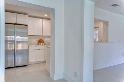 House in Saint Petersburg, Florida 3 bedrooms, 167.41 sq.m. № 2196029 - photo 16