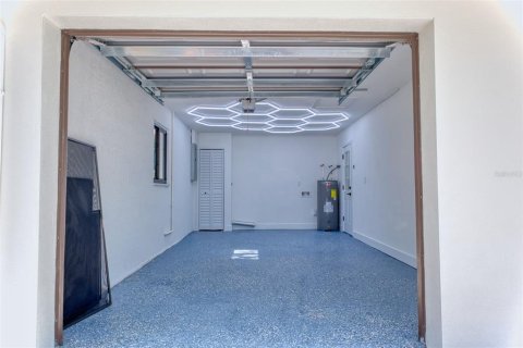House in Saint Petersburg, Florida 3 bedrooms, 167.41 sq.m. № 2196029 - photo 28