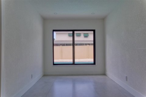 House in Saint Petersburg, Florida 3 bedrooms, 167.41 sq.m. № 2196029 - photo 20