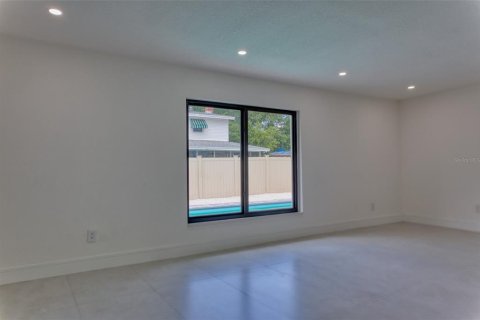 House in Saint Petersburg, Florida 3 bedrooms, 167.41 sq.m. № 2196029 - photo 22