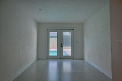 House in Saint Petersburg, Florida 3 bedrooms, 167.41 sq.m. № 2196029 - photo 18