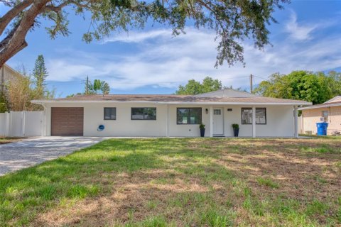 House in Saint Petersburg, Florida 3 bedrooms, 167.41 sq.m. № 2196029 - photo 5