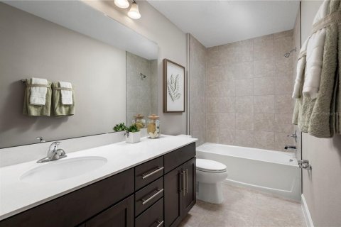 Townhouse in Leesburg, Florida 3 bedrooms, 166.02 sq.m. № 2227335 - photo 9