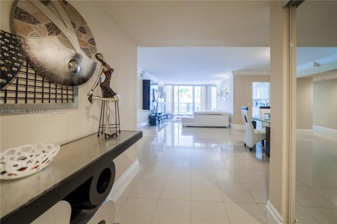 Condo in Sunny Isles Beach, Florida, 3 bedrooms  № 2027835 - photo 3