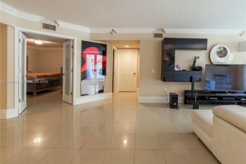 Condo in Sunny Isles Beach, Florida, 3 bedrooms  № 2027835 - photo 17