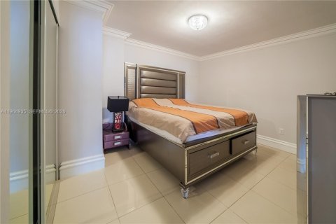 Condo in Sunny Isles Beach, Florida, 3 bedrooms  № 2027835 - photo 11