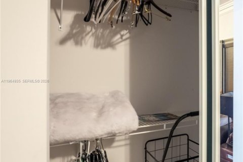 Condo in Sunny Isles Beach, Florida, 3 bedrooms  № 2027835 - photo 14