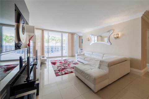 Condo in Sunny Isles Beach, Florida, 3 bedrooms  № 2027835 - photo 4