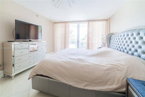 Condo in Sunny Isles Beach, Florida, 3 bedrooms  № 2027835 - photo 27