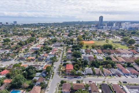 Casa en venta en Miami, Florida, 2 dormitorios, 112.88 m2 № 2011291 - foto 26