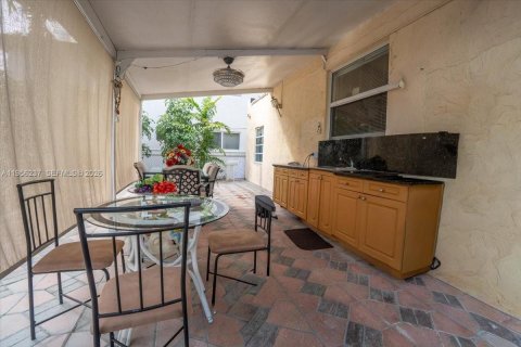 Casa en venta en Miami, Florida, 2 dormitorios, 112.88 m2 № 2011291 - foto 24