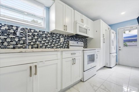 Casa en venta en Miami, Florida, 2 dormitorios, 112.88 m2 № 2011291 - foto 13