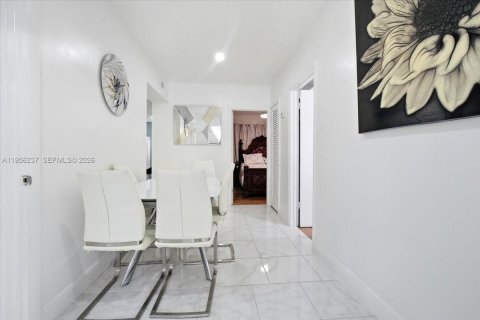 Casa en venta en Miami, Florida, 2 dormitorios, 112.88 m2 № 2011291 - foto 16