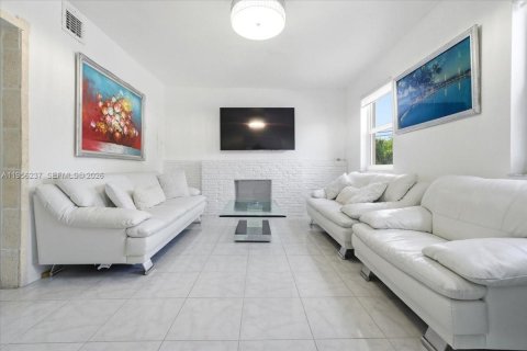 Casa en venta en Miami, Florida, 2 dormitorios, 112.88 m2 № 2011291 - foto 5