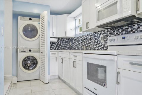 Casa en venta en Miami, Florida, 2 dormitorios, 112.88 m2 № 2011291 - foto 15