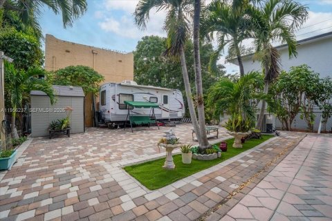 Casa en venta en Miami, Florida, 2 dormitorios, 112.88 m2 № 2011291 - foto 20