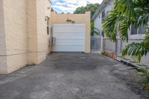 Casa en venta en Miami, Florida, 2 dormitorios, 112.88 m2 № 2011291 - foto 25