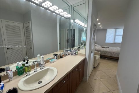 Copropriété à louer à Hallandale Beach, Floride: 1 chambre, 83.24 m2 № 2027000 - photo 12