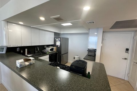 Copropriété à louer à Hallandale Beach, Floride: 1 chambre, 83.24 m2 № 2027000 - photo 5