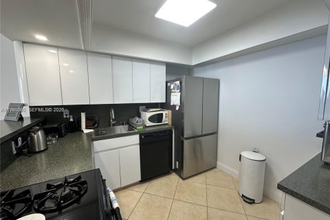 Copropriété à louer à Hallandale Beach, Floride: 1 chambre, 83.24 m2 № 2027000 - photo 3