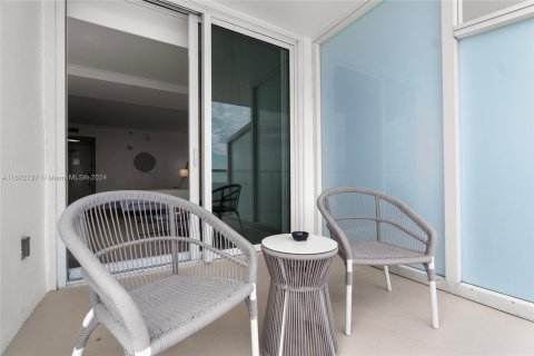 Condo in Miami Beach, Florida, 2 bedrooms  № 1811591 - photo 15