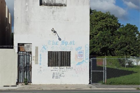 Commercial property in Miami, Florida № 2076948