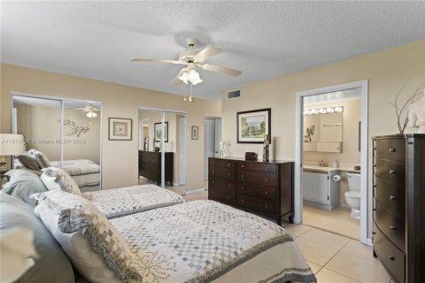 Condo in Dania Beach, Florida, 2 bedrooms  № 1970758 - photo 23