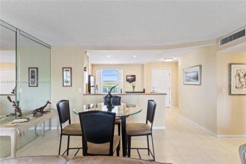 Condo in Dania Beach, Florida, 2 bedrooms  № 1970758 - photo 9