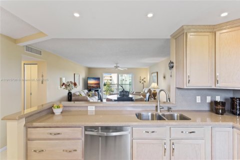 Condo in Dania Beach, Florida, 2 bedrooms  № 1970758 - photo 5