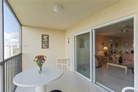 Condo in Dania Beach, Florida, 2 bedrooms  № 1970758 - photo 16