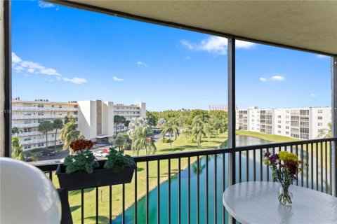 Condo in Dania Beach, Florida, 2 bedrooms  № 1970758 - photo 19