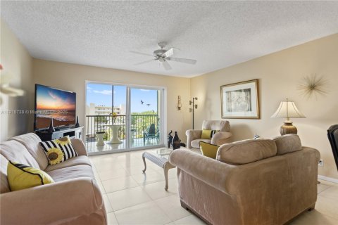 Condo in Dania Beach, Florida, 2 bedrooms  № 1970758 - photo 12