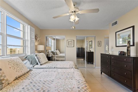 Condo in Dania Beach, Florida, 2 bedrooms  № 1970758 - photo 25