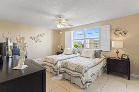 Condo in Dania Beach, Florida, 2 bedrooms  № 1970758 - photo 24