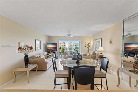 Condo in Dania Beach, Florida, 2 bedrooms  № 1970758 - photo 14