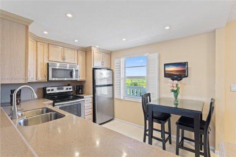 Condo in Dania Beach, Florida, 2 bedrooms  № 1970758 - photo 3