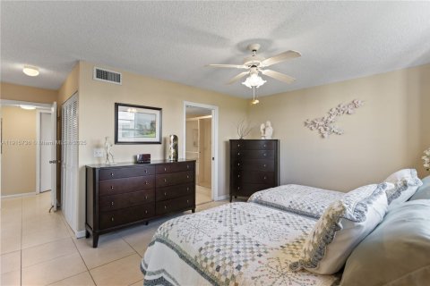 Condo in Dania Beach, Florida, 2 bedrooms  № 1970758 - photo 28